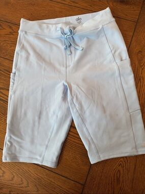 ALO Light Blue Drawstring Bike Shorts / yoga shorts, M, New no tags